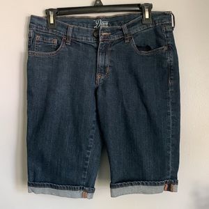 Women’s Old Navy ‘Diva’ jean shorts - size 8